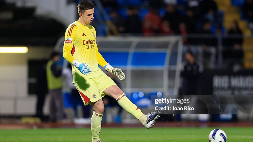 Анатолій Трубін у матчі Каса Пія – Бенфіка. Фото: Getty Images